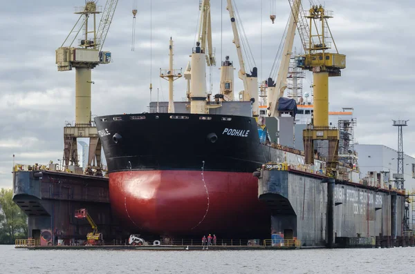 Szczecin West Pomeranian Polen 2020 Handelsschip Een Droogdok Een Scheepswerf — Stockfoto