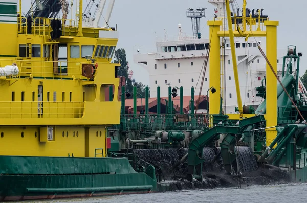 Hopper Dredger Een Gespecialiseerd Schip Werkt Vaarweg Haven — Stockfoto