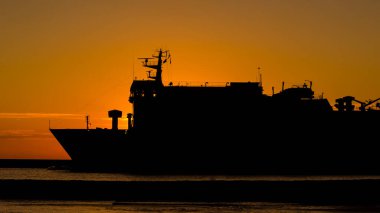 PASSENGER FERRY - Gemi gün doğumunda denize açılacak 