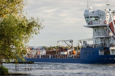 MARITIME TRANSORT - Denize açılan bir ticaret gemisi