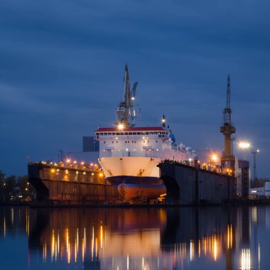 SHIPYARD - Bir tamir iskelesinde yolcu feribotu