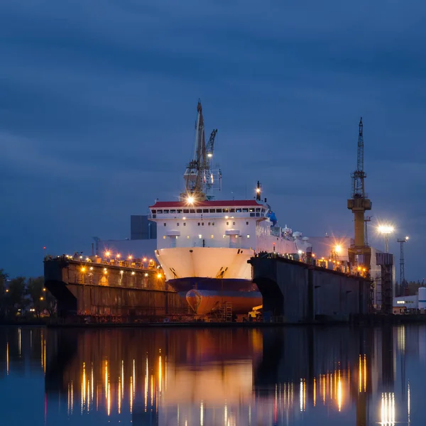 Shipyard Passagiersveerboot Een Reparatiedok — Stockfoto