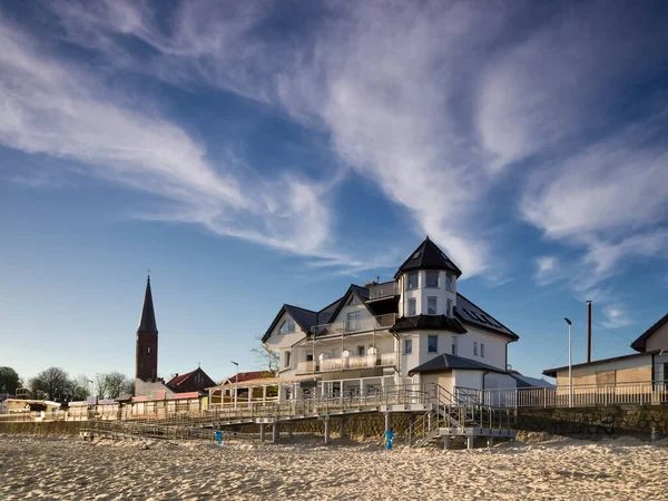 Sea Kıyı Plajın Önündeki Tatil Köyleri Oteller — Stok fotoğraf