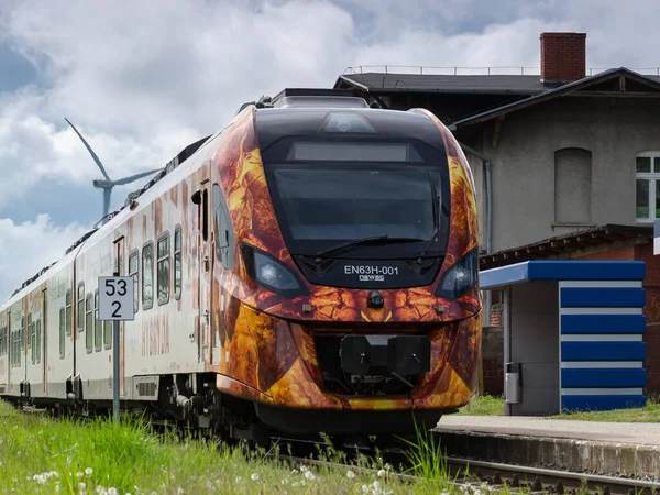 Glowaczewo West Pomeranian Polsko 2021 Moderní Hybridní Osobní Vlak Malé — Stock fotografie