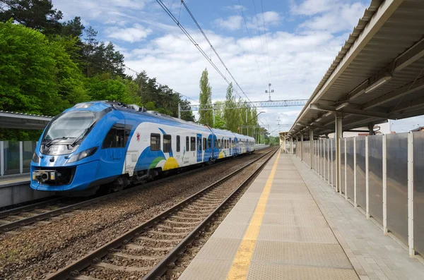 Miedzyzdroje West Pomeranian Poland 2021 Ett Modernt Regionalt Persontåg Startar — Stockfoto