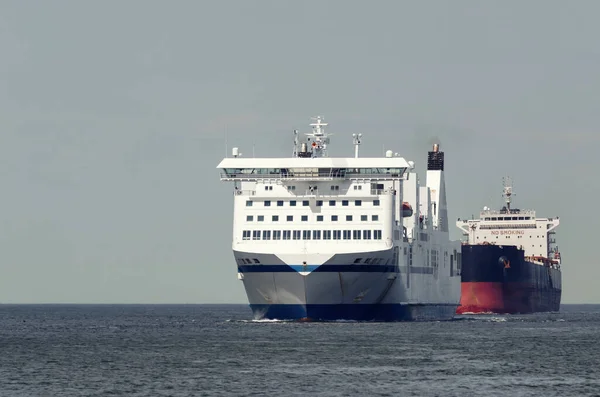 Maritime Transport Passenger Ferry Bulk Carrier Waterway Port — Stock Photo, Image