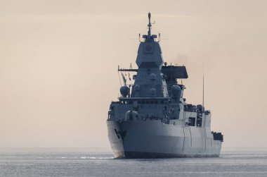 Savaş Gemisi - Denizde güdümlü füze fırkateyni