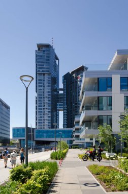 GDYNIA / POLAND - 2021: SEA TowER kompleksinin modern mimarisi ve YACHT Park mülkünün prestijli bir ilçesi