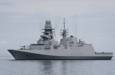 Savaş Gemisi - Denizde güdümlü füze fırkateyni