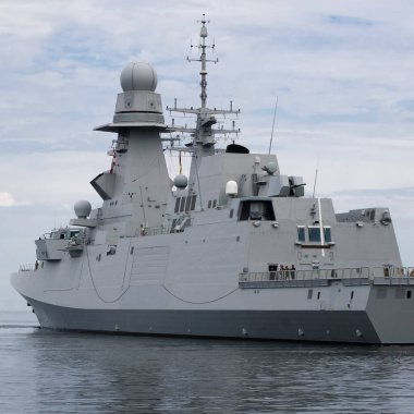 Savaş Gemisi - Denizde güdümlü füze fırkateyni