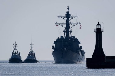 WARSHIP - Guided missile destroyer sails to the port 