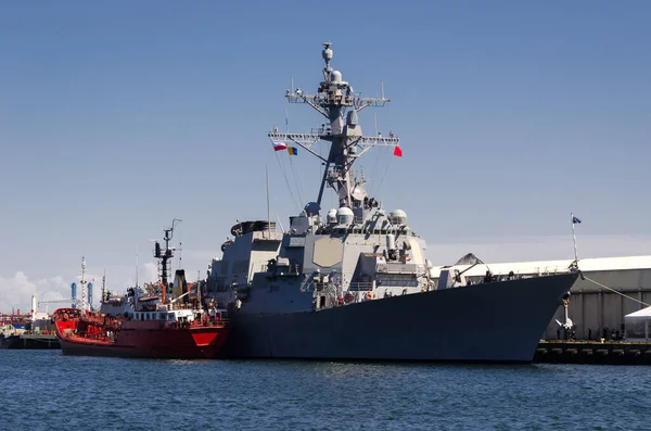Warship Navy Guided Missile Destroyer Moored Seaport Wharf — Stockfoto