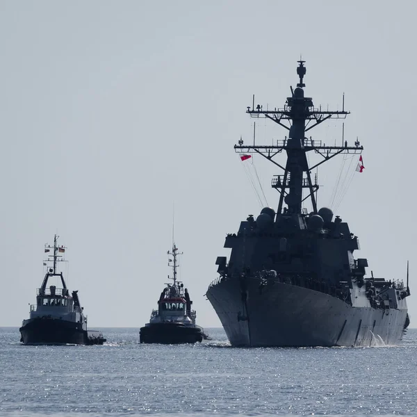 Warship Geleide Raketvernietiger Zeilt Zee — Stockfoto