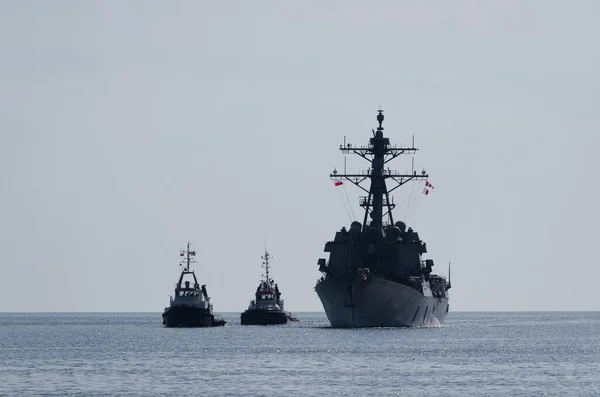 Warship Geleide Raketvernietiger Zeilt Zee — Stockfoto