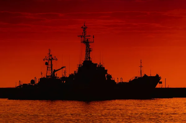 Warships Alba Ardente Sulla Base Navale — Foto Stock