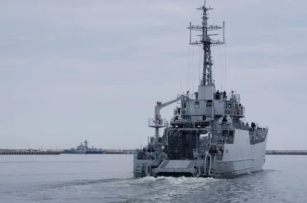 Gdynia Poland 2020 波兰海军的一艘登陆舰将要出海 — 图库照片