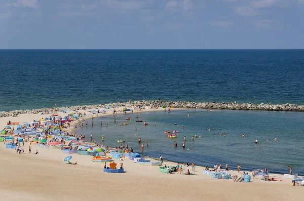 Sea Coast Summer Holidaymakers Relaxing Sunny Beach — 스톡 사진