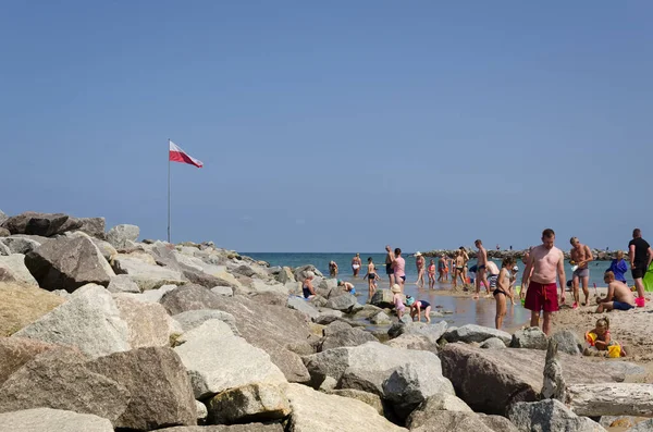 Jaroslawiec West Pomeranian Polska 2021 Relacreation Wczasowiczów Słonecznej Plaży Morskiej — Zdjęcie stockowe
