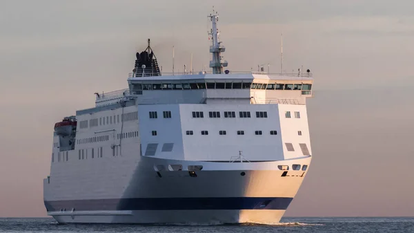 Maritieme Vervoer Passagiersveerboot Waterweg Naar Haven — Stockfoto