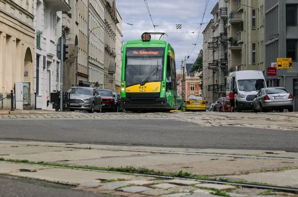 Познан Поланд 2021 Современный Трамвай Ходит Улицам Города — стоковое фото