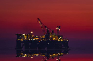 PIPE LAYER PLANTFORM VE SUNRISE - Bir gaz boru hattı inşaatında çalışıyor 