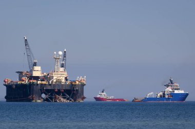 PIPE LAYER Platformu - Bir gaz boru hattı inşaatında denizde çalışıyor 