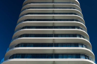 ARCHITECTURE - Zarif ve modern çok katlı bir bina