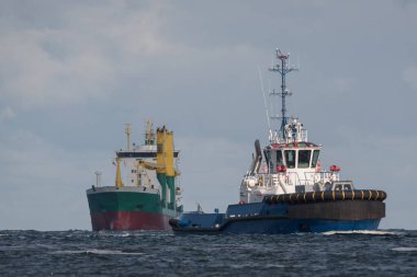 MARITIME TRANSORT - Teh Seaway 'deki römorkör ve şilep