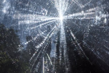 Güneş - Saydam bir yüzeyden görünen güneş ışığı