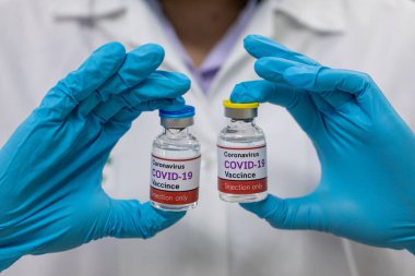 Laboratuvarda Coronavirus aşısı COVID-19 'un geliştirilmesi ve üretilmesi. Laboratuvarda Covid-19 aşısı.)