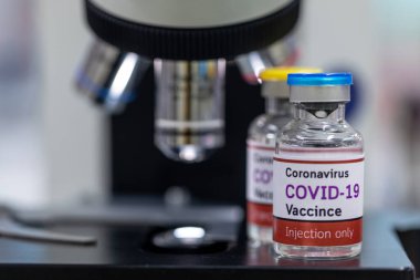 Laboratuvarda Coronavirus aşısı COVID-19 'un geliştirilmesi ve üretilmesi. Laboratuvarda Covid-19 aşısı.)
