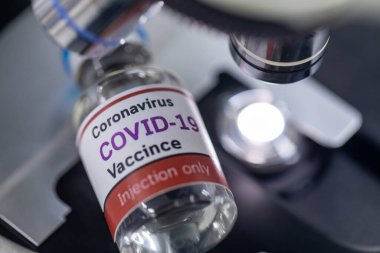 Laboratuvarda Coronavirus aşısı COVID-19 'un geliştirilmesi ve üretilmesi. Laboratuvarda Covid-19 aşısı.)