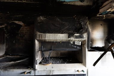 Bilimsel laboratuvar yangınından sonra oda durumu.