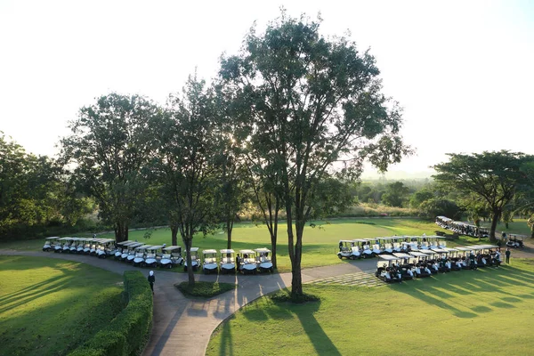 Gün Batımında Güzel Bir Golf Sahası Gün Doğumunda Sabah Oldu — Stok fotoğraf