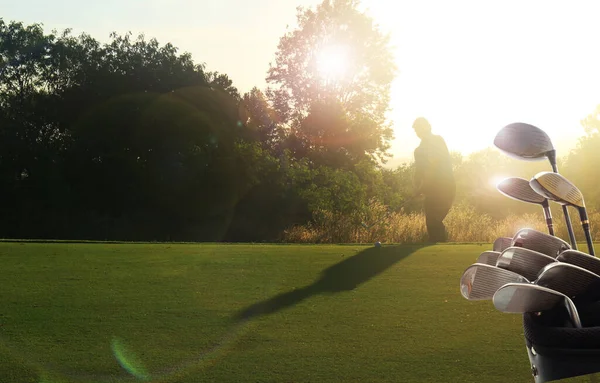 夕日の美しいゴルフ場日の出の時間 朝の時間 — ストック写真