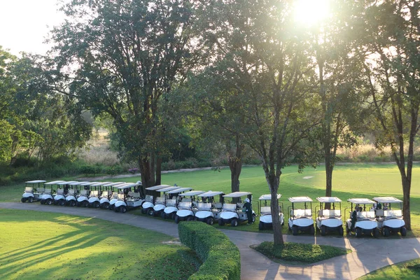 Mooie Golfbaan Bij Zonsondergang Zonsopgang Ochtendtijd — Stockfoto