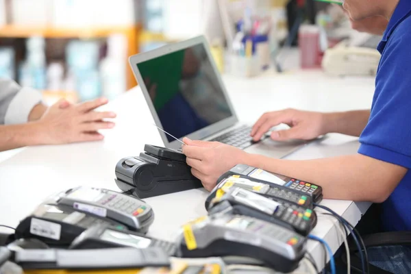 Customer Paying Credit Card Technology Credit Card Reader Machine Bar — Stock Photo, Image