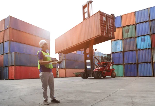 Teknik Bekerja Dan Memuat Wadah Untuk Mendukung Logistik Dan Bisnis — Stok Foto