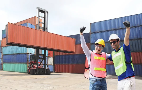 Engineering Gruppe Arbeitet Und Sie Laden Container Zur Unterstützung Der — Stockfoto