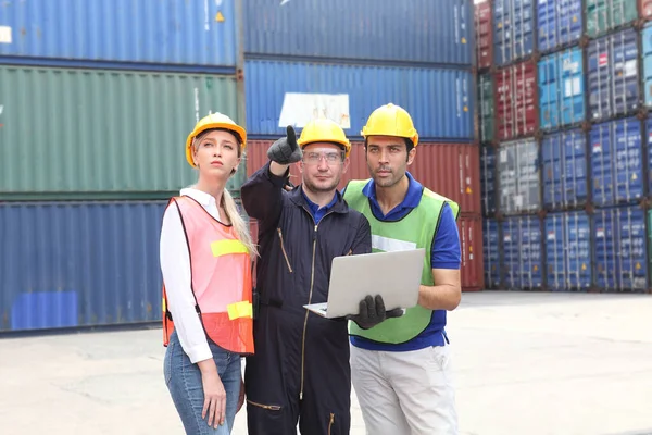 Ingegnere Sul Posto Stanno Lavorando Logistica Controllo Industria Esportazione Importazione — Foto Stock
