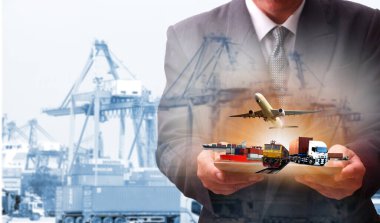 Ulaştırma, ithalat-ihracat ve lojistik kavramı, konteyner kamyonu, limandaki gemi ve nakliye ve ithalat-ihracat ticari lojistik, nakliye sektörü 