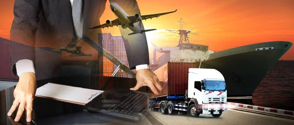 进出口和物流概念 集装箱卡车 港口船舶和运输中的货运飞机以及进出口商业物流 航运业 — 图库照片