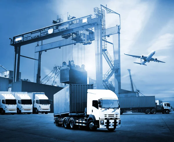 Szállítás Import Export Logisztikai Koncepció Konténerszállító Teherautó Hajó Kikötőben Teherszállító — Stock Fotó