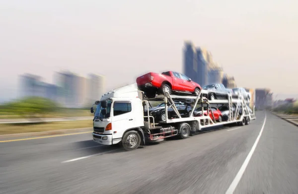 Φορτηγό Τρέχει Στο Δρόμο Logistic Έννοια Μεταφορών — Φωτογραφία Αρχείου
