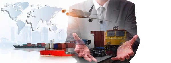 輸出入及び物流の概念 コンテナトラック 輸送及び輸出入商業物流における港及び貨物輸送面の船 海運業 — ストック写真