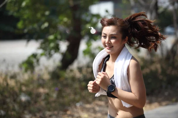 Corredor Mulher Correndo Livre Treinamento Para Corrida Maratona Bonito Ajuste — Fotografia de Stock