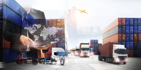 輸出入商業物流 海運業における配送業と物流コンテナトラック 貨物輸送機の二重露光 — ストック写真