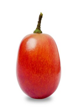 İzole edilmiş üzümler. Kırmızı üzüm. Üzüm dalı beyazda izole edilmiş. Kırpma yolu ile. Tam alan derinliği.