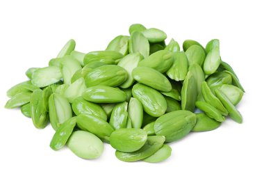 Sato tohumları, acı fasulye çoğu beyaz arka planda izole edilmiş. Parkia Specosa Tayland sebze yemeği. kırpma yolu.