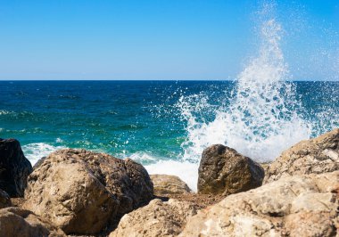 Deniz dalga sonları taşlar hakkında